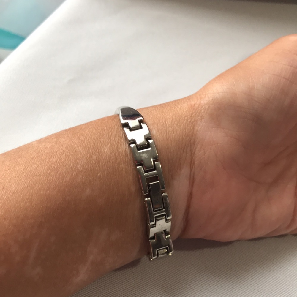 Ladies watch . - Picture 2 of 3